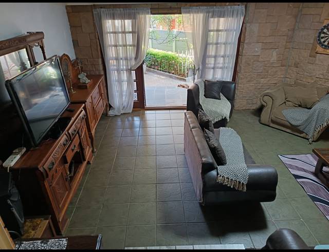 6 BEDROOM HOUSE FOR SALE IN CASHAN